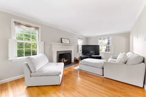 137 Chalmers St, Springfield, MA 01118 photo 4