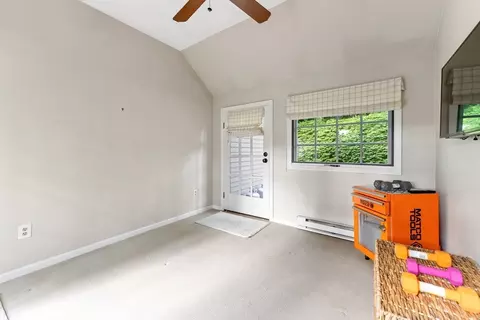 137 Chalmers St, Springfield, MA 01118 photo 31