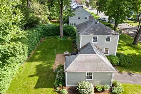 137 Chalmers St, Springfield, MA 01118 photo 2