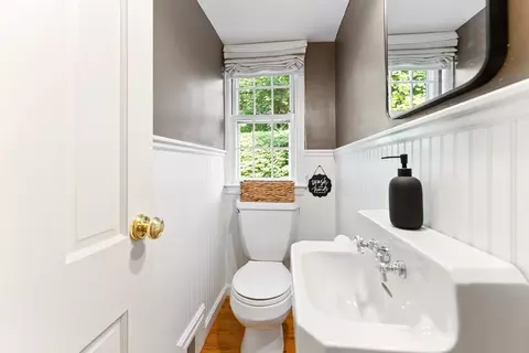 137 Chalmers St, Springfield, MA 01118 photo 16