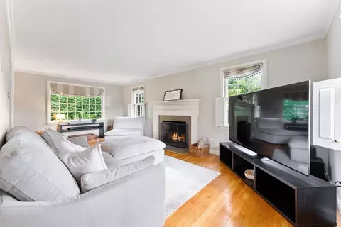 137 Chalmers St, Springfield, MA 01118 photo 3