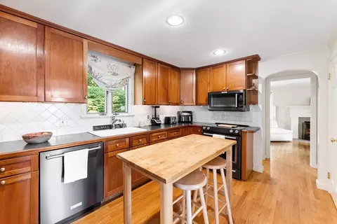 137 Chalmers St, Springfield, MA 01118 photo 11