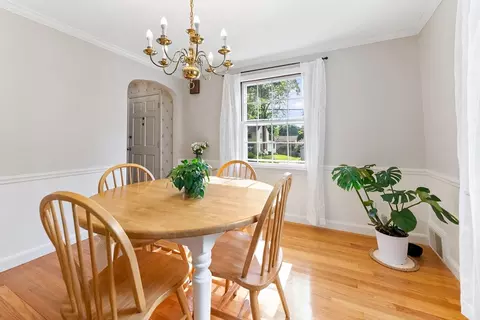 137 Chalmers St, Springfield, MA 01118 photo 8