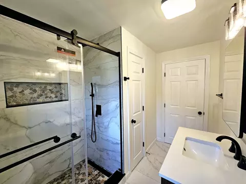 Bath - 6 Neel Rd, Worcester, MA 01605 photo 3 of 3
