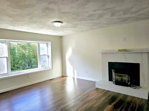 Living - 6 Neel Rd, Worcester, MA 01605 photo 4 of 5