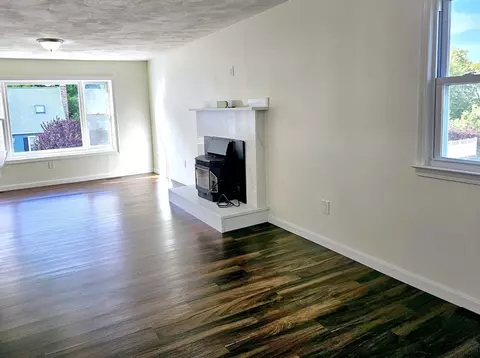 Living - 6 Neel Rd, Worcester, MA 01605 photo 2 of 5