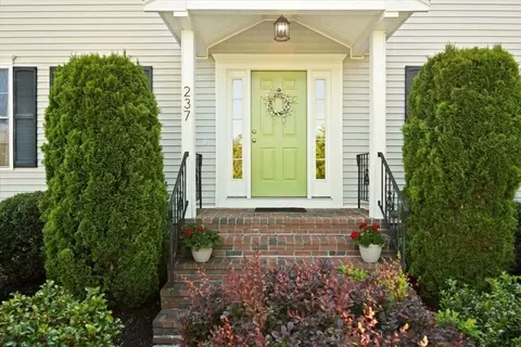 237 Whippoorwill Dr, Raynham, MA 02767 photo 4