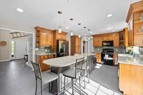 237 Whippoorwill Dr, Raynham, MA 02767 photo 9
