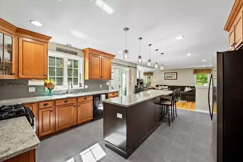237 Whippoorwill Dr, Raynham, MA 02767 photo 10