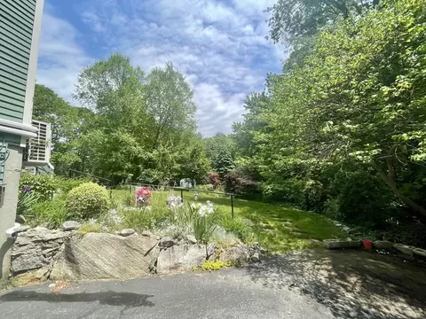 37 Brookside Dr, Uxbridge, MA 01569 photo 9