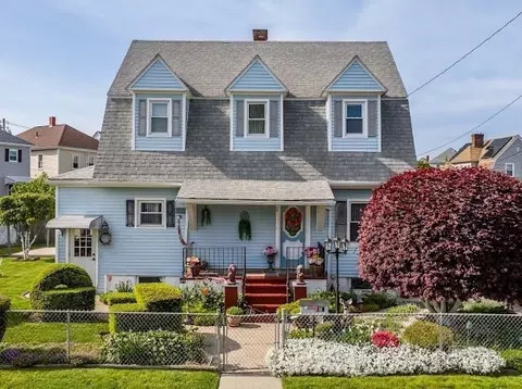 33 Gosnold St, New Bedford, MA 02740