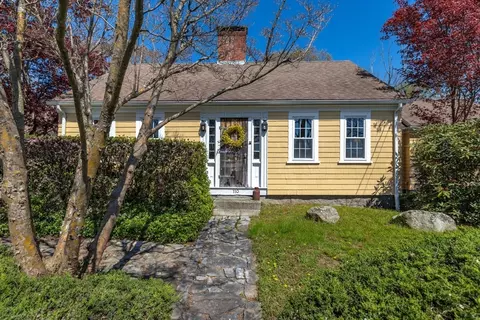110 Hawkins St, Plainville, MA 02762