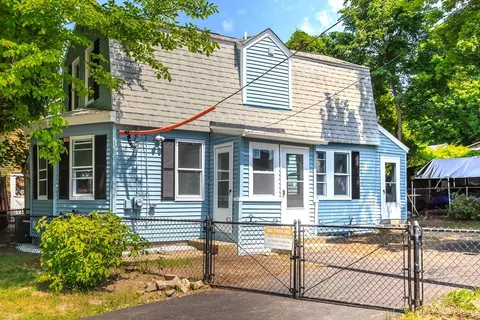 25 Ray Ct, Lowell, MA 01850