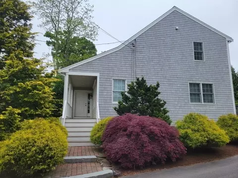 108 Russells Mills Rd, Dartmouth, MA 02748