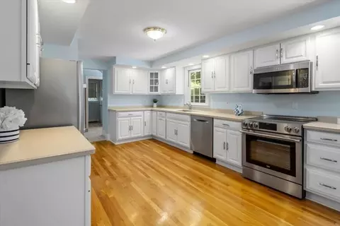 17 Squirrel Hill Ln, Hingham, MA 02043 photo 2