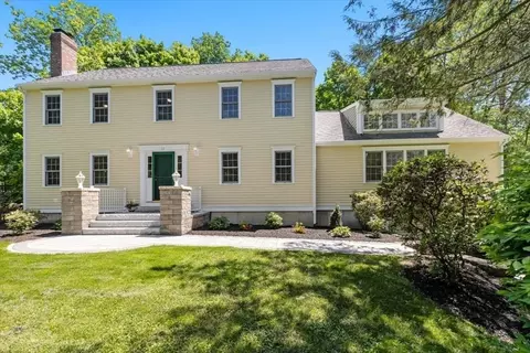17 Squirrel Hill Ln, Hingham, MA 02043