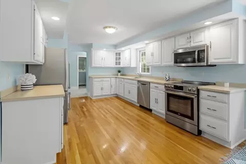 17 Squirrel Hill Ln, Hingham, MA 02043 photo 3