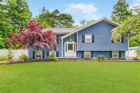 137 S High St, Foxboro, MA 02035
