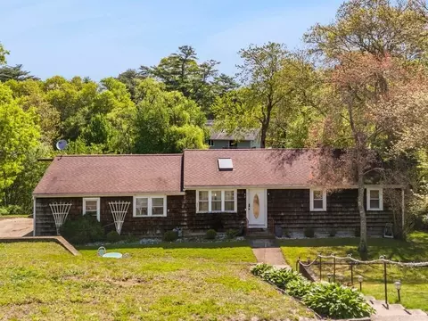 7 Peaceful Ln, Wareham, MA 02538
