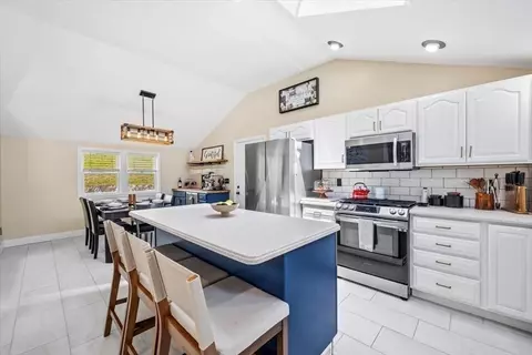 Kitchen - 7 Peaceful Ln, Wareham, MA 02538 photo 4 of 5
