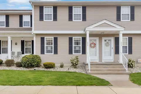 665 Center St #206, Ludlow, MA 01056