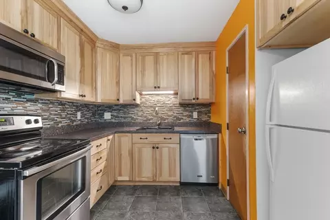 9 Chapel Hill Dr #10, Plymouth, MA 02360