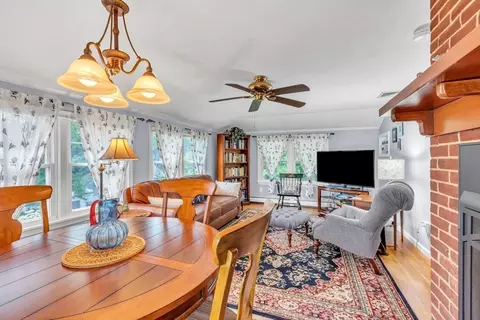 Dining - 125 E Allen Ridge Rd, Springfield, MA 01118 photo 3 of 3