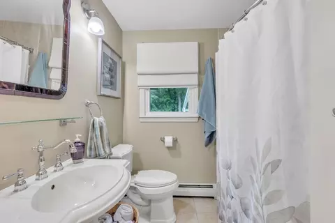 Bath - 125 E Allen Ridge Rd, Springfield, MA 01118 photo 1 of 2