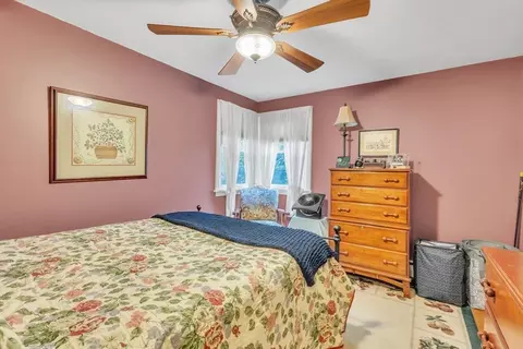 Bedroom - 125 E Allen Ridge Rd, Springfield, MA 01118 photo 3 of 4
