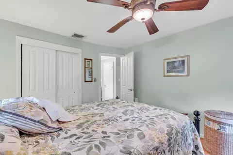 Bedroom - 125 E Allen Ridge Rd, Springfield, MA 01118 photo 2 of 4