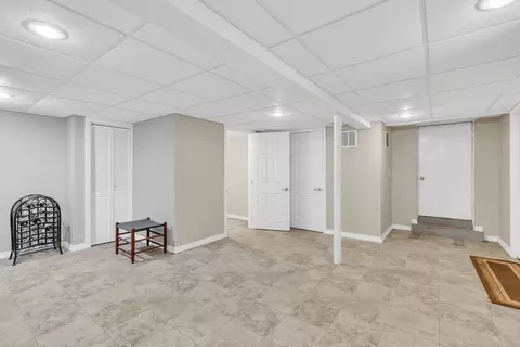 Entry Way - 125 E Allen Ridge Rd, Springfield, MA 01118 photo 2 of 2
