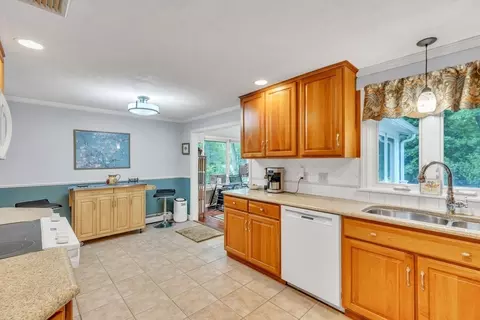 Kitchen - 125 E Allen Ridge Rd, Springfield, MA 01118 photo 5 of 5