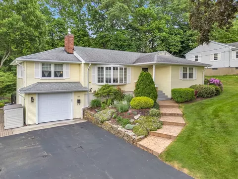 Exterior - 125 E Allen Ridge Rd, Springfield, MA 01118 photo 6 of 7