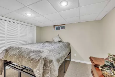 Bedroom - 125 E Allen Ridge Rd, Springfield, MA 01118 photo 4 of 4