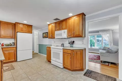 Kitchen - 125 E Allen Ridge Rd, Springfield, MA 01118 photo 2 of 5