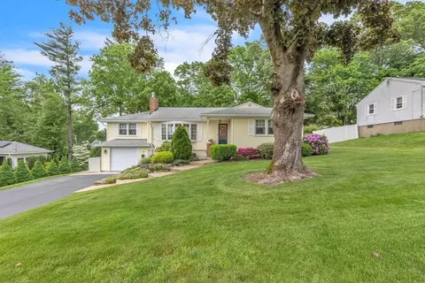 125 E Allen Ridge Rd, Springfield, MA 01118