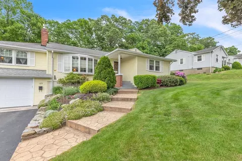Exterior - 125 E Allen Ridge Rd, Springfield, MA 01118 photo 7 of 7