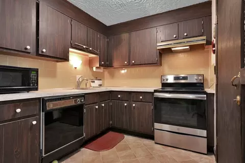 Kitchen - 294 Codman Hill Rd #33F, Boxborough, MA 01719 photo 2 of 3