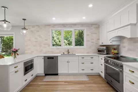 1274 Randolph Ave, Milton, MA 02186