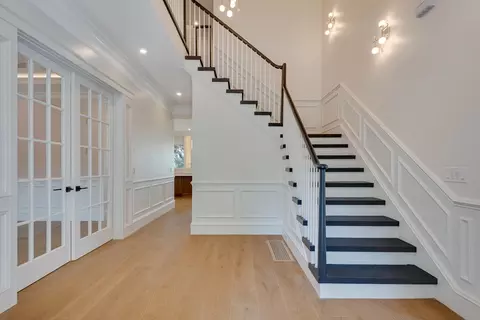 81 Summit Ave, Brookline, MA 02446 photo 2