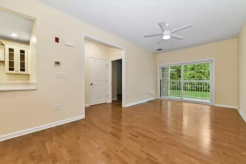 Living - 23 Augustus Ct #1006, Reading, MA 01867 photo 3 of 6