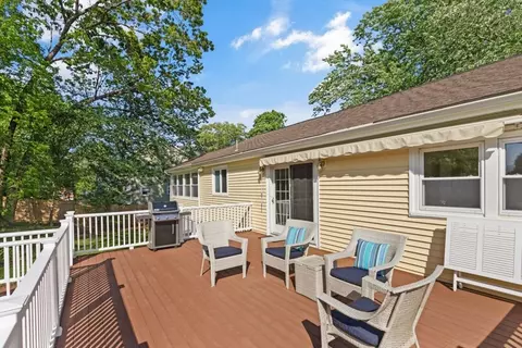 Exterior - 371 Franklin St, Reading, MA 01867 photo 10 of 12