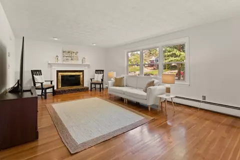Living - 371 Franklin St, Reading, MA 01867 photo 1 of 5