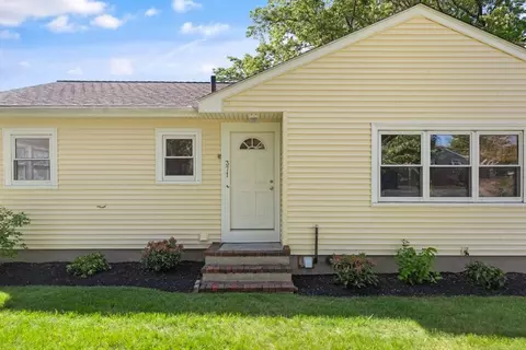 Exterior - 371 Franklin St, Reading, MA 01867 photo 3 of 12