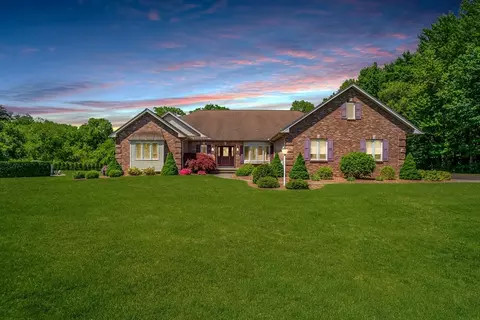 9 Briar Cliff Dr, Wilbraham, MA 01095