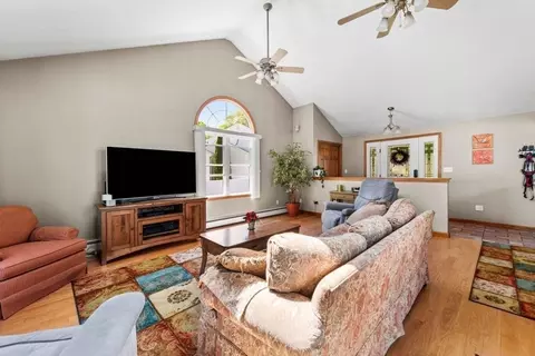 Living - 80 Fallon Cir, Braintree, MA 02184 photo 2 of 4