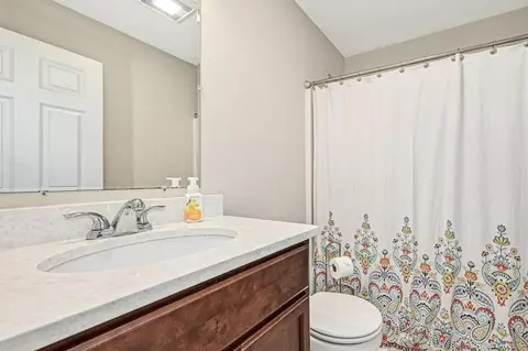 Bath - 2 Carter Way, Worcester, MA 01609 photo 2 of 3