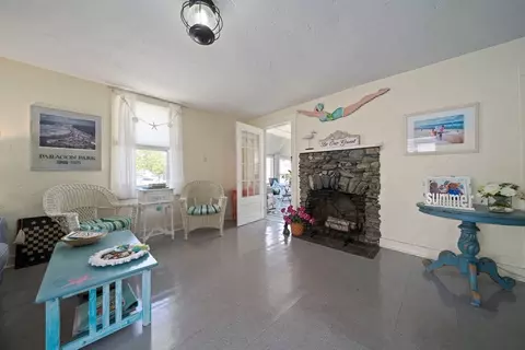 8 Malta St, Hull, MA 02045 photo 4