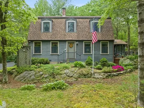 113 Old Essex Rd, Manchester, MA 01944