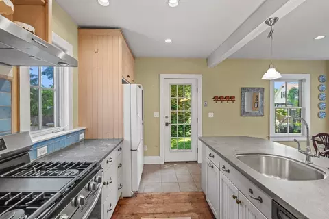 23 Elm St, Maynard, MA 01754 photo 12